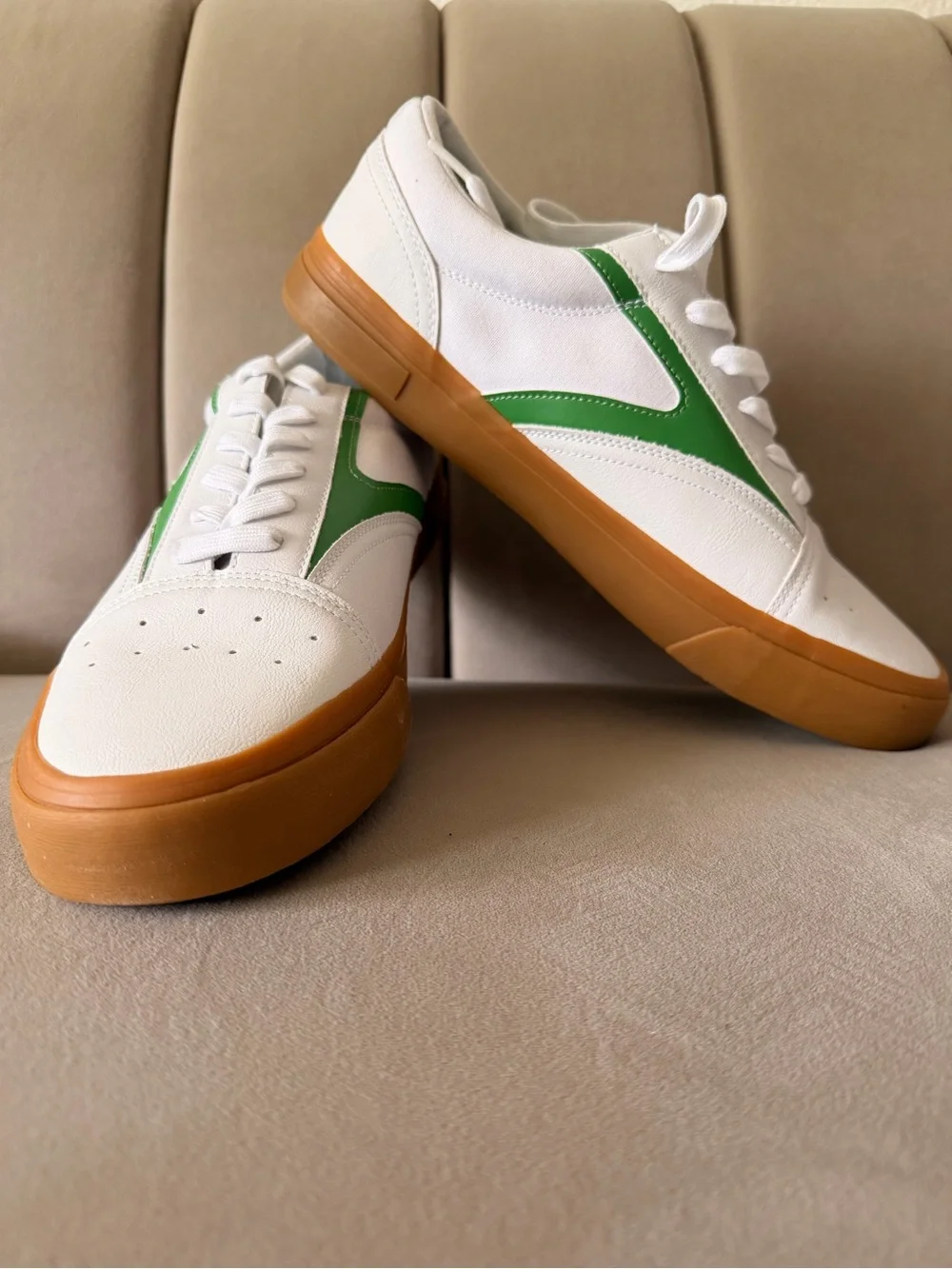 Airwalk White & Green Low-Top Sneakers with Gum Sole